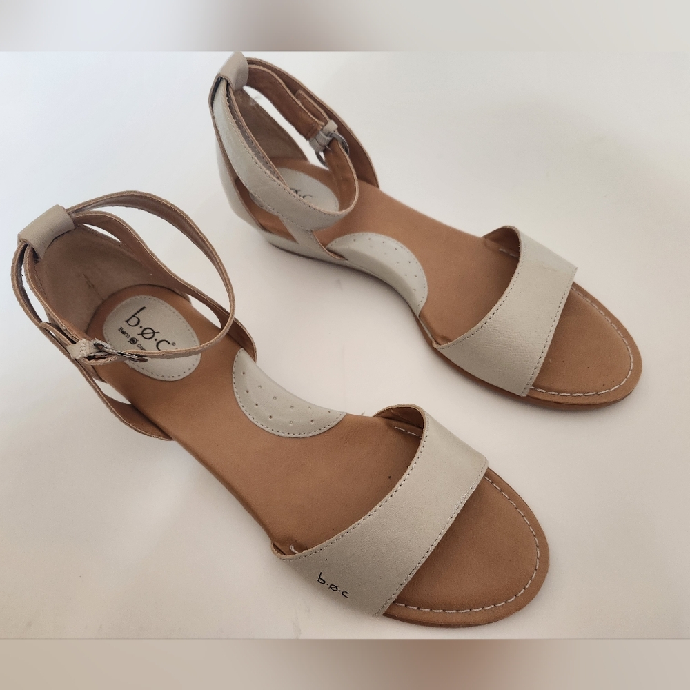 B.O.C. Born Concepts Leather Wedge Sandals Size 9